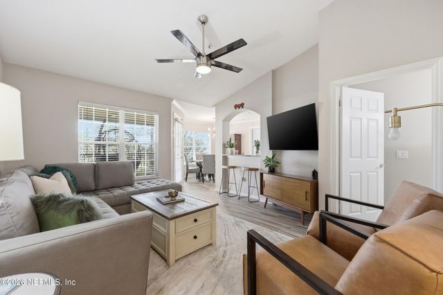 7800 POINT MEADOWS Drive 1233, Jacksonville, FL 32256