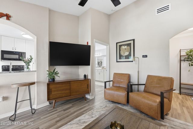 7800 POINT MEADOWS Drive 1233, Jacksonville, FL 32256