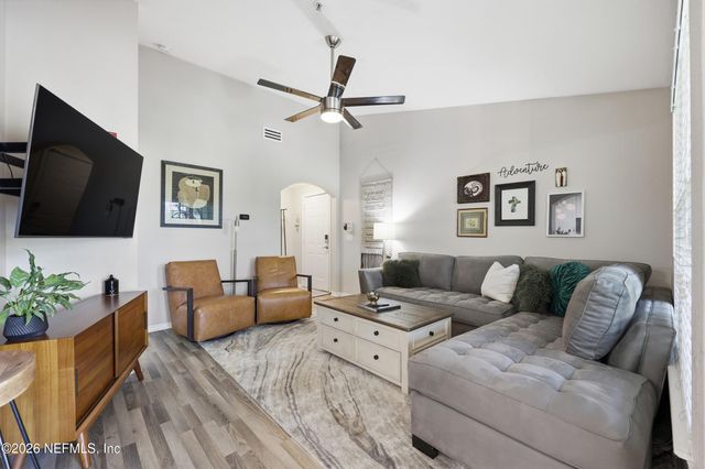 7800 POINT MEADOWS Drive 1233, Jacksonville, FL 32256