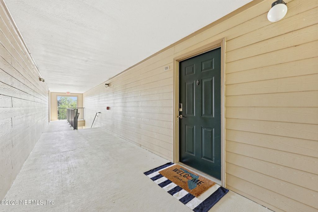 7800 POINT MEADOWS Drive 1233, Jacksonville, FL 32256