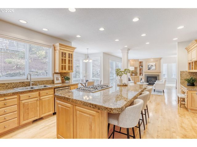 2430 Nw WOODROSE Dr, Portland, OR 97229