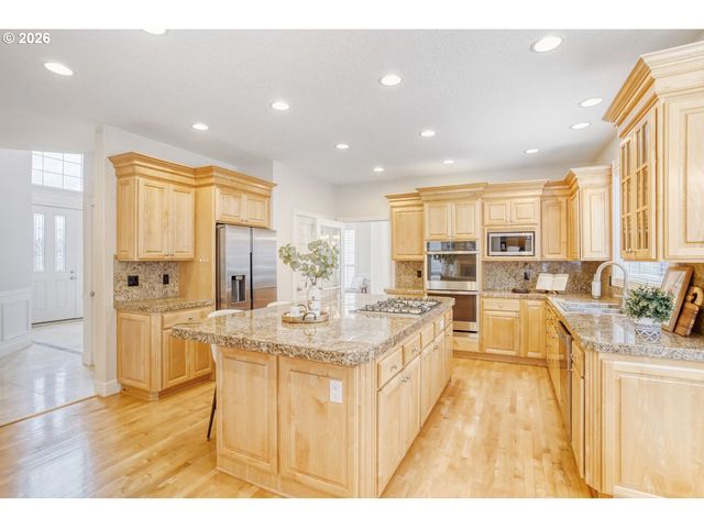 2430 Nw WOODROSE Dr, Portland, OR 97229