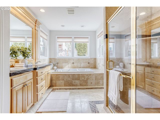 2430 Nw WOODROSE Dr, Portland, OR 97229