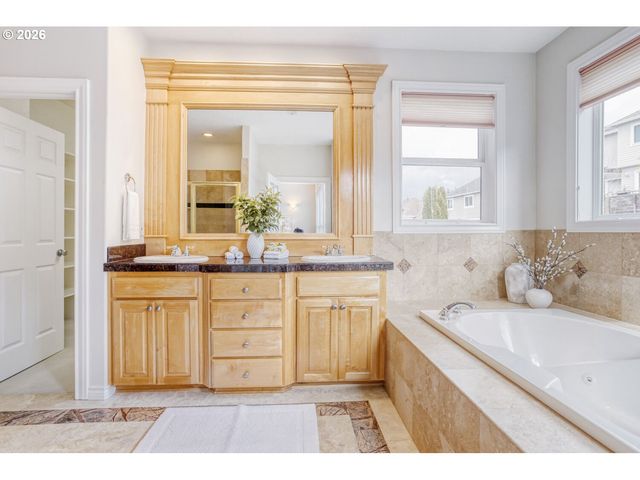 2430 Nw WOODROSE Dr, Portland, OR 97229