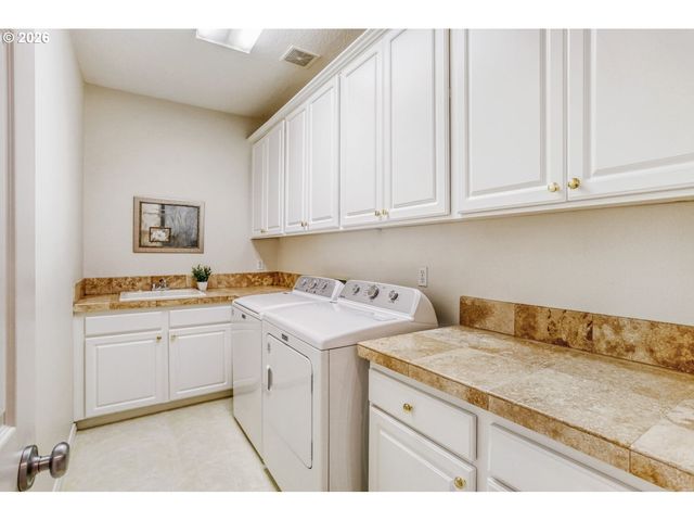 2430 Nw WOODROSE Dr, Portland, OR 97229