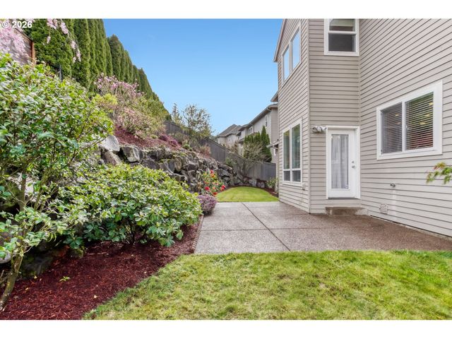 2430 Nw WOODROSE Dr, Portland, OR 97229