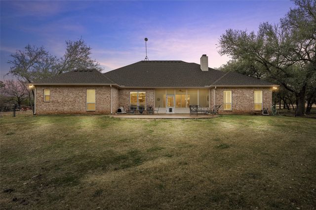 130 Winding Trail, Crawford, TX 76638