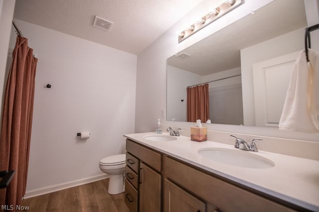 428 Oakland Hills Loop, Commercial Point, OH 43116