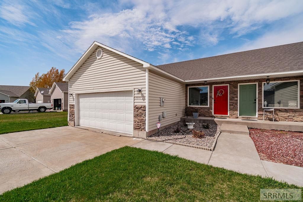 Image 1 of property listing at 2947 Glenn Cove Court, Ammon, ID 83406