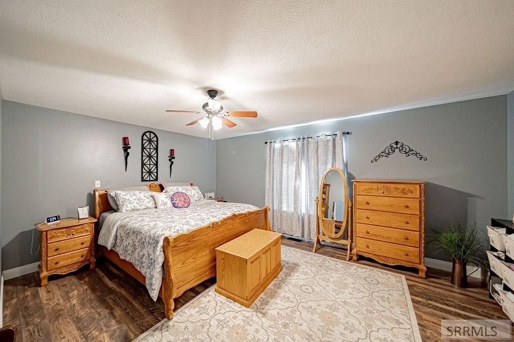 Image 11 of property listing at 2947 Glenn Cove Court, Ammon, ID 83406