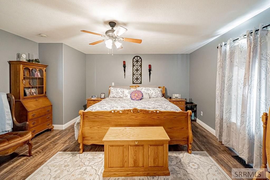 Image 12 of property listing at 2947 Glenn Cove Court, Ammon, ID 83406