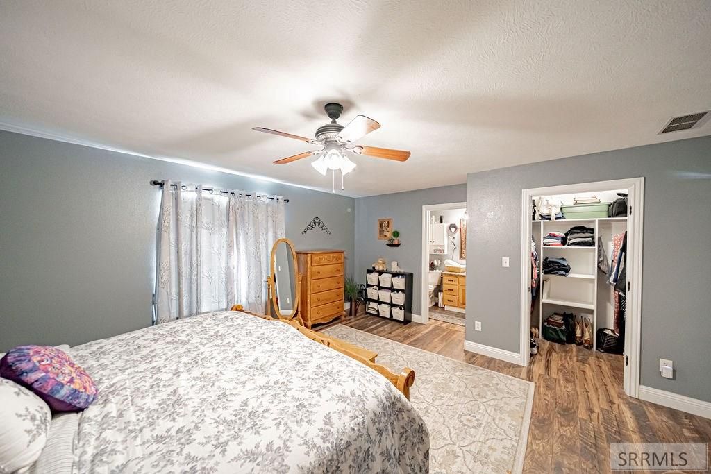 Image 13 of property listing at 2947 Glenn Cove Court, Ammon, ID 83406