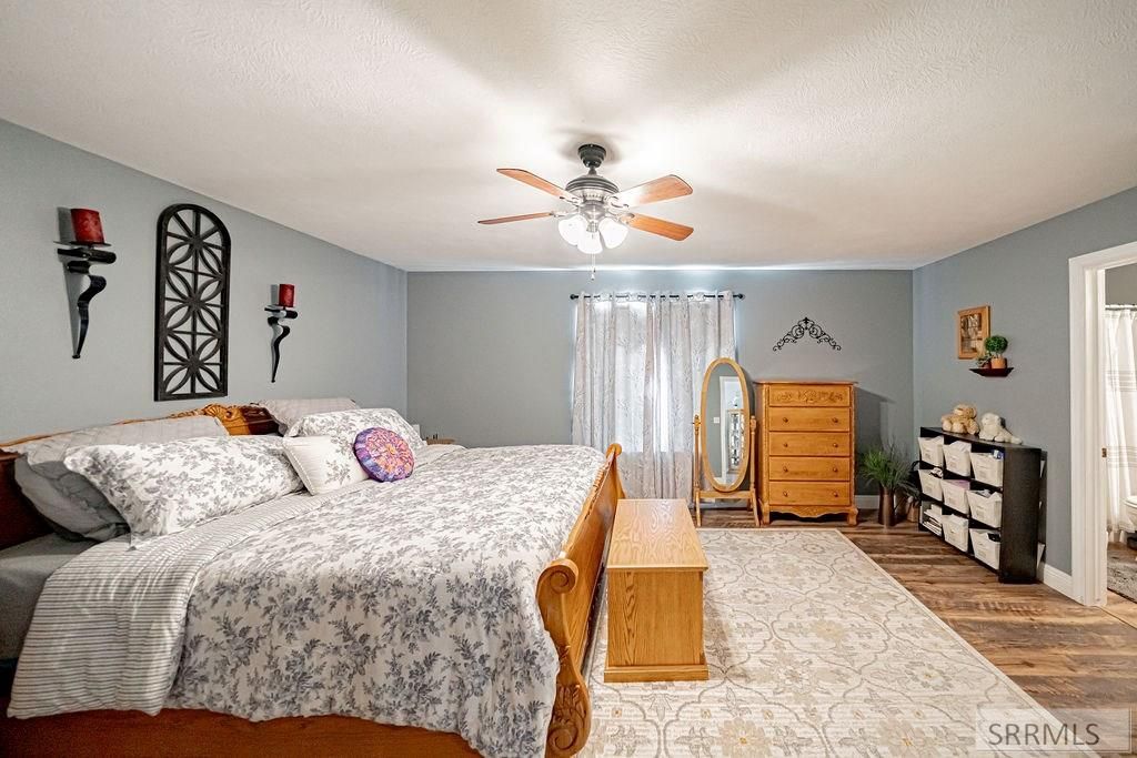 Image 14 of property listing at 2947 Glenn Cove Court, Ammon, ID 83406