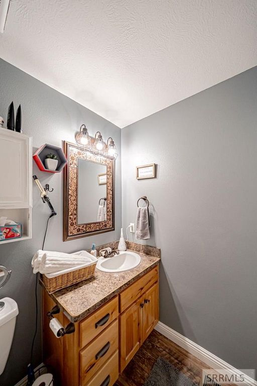 Image 16 of property listing at 2947 Glenn Cove Court, Ammon, ID 83406