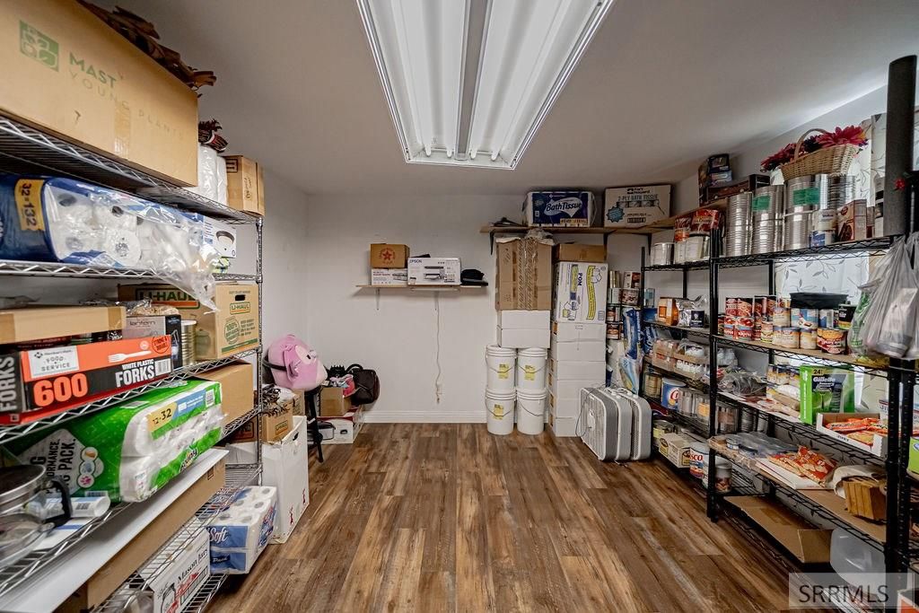 Image 20 of property listing at 2947 Glenn Cove Court, Ammon, ID 83406