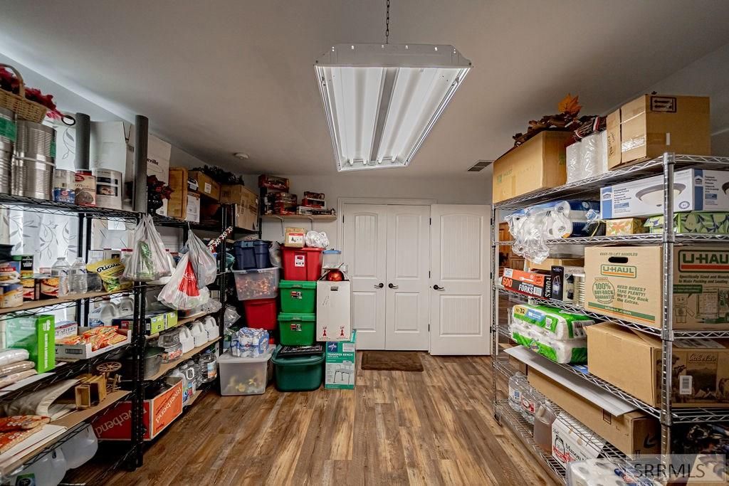 Image 21 of property listing at 2947 Glenn Cove Court, Ammon, ID 83406