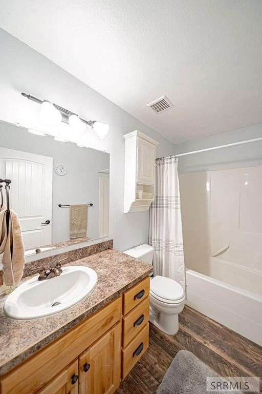 Image 22 of property listing at 2947 Glenn Cove Court, Ammon, ID 83406