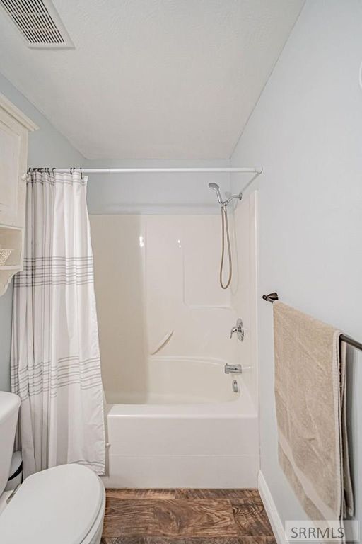 Image 23 of property listing at 2947 Glenn Cove Court, Ammon, ID 83406