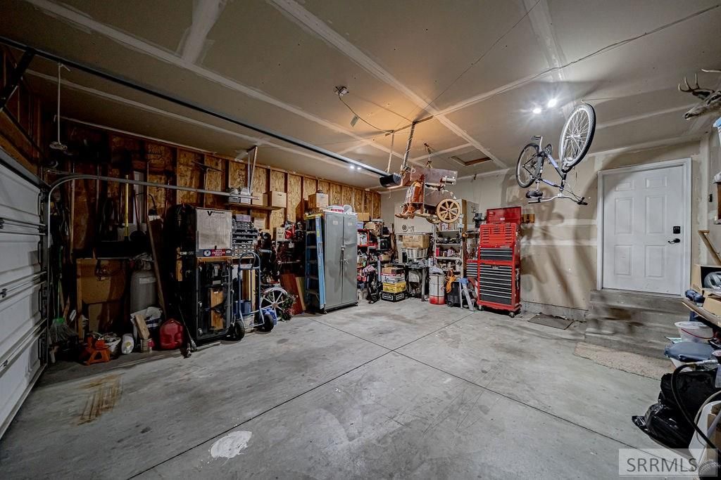 Image 25 of property listing at 2947 Glenn Cove Court, Ammon, ID 83406