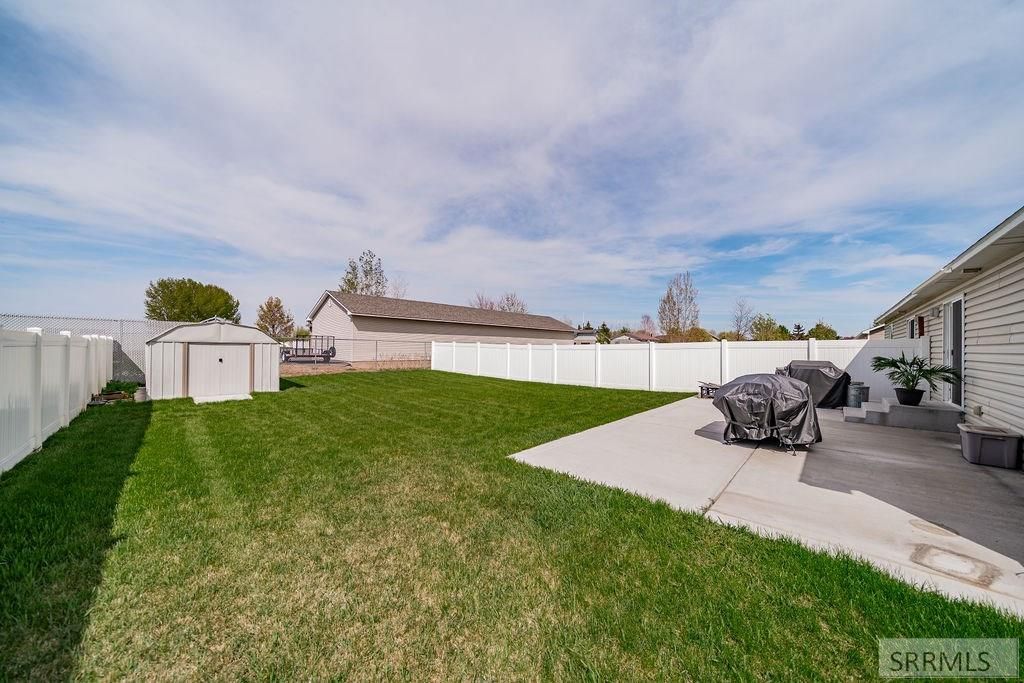 Image 27 of property listing at 2947 Glenn Cove Court, Ammon, ID 83406