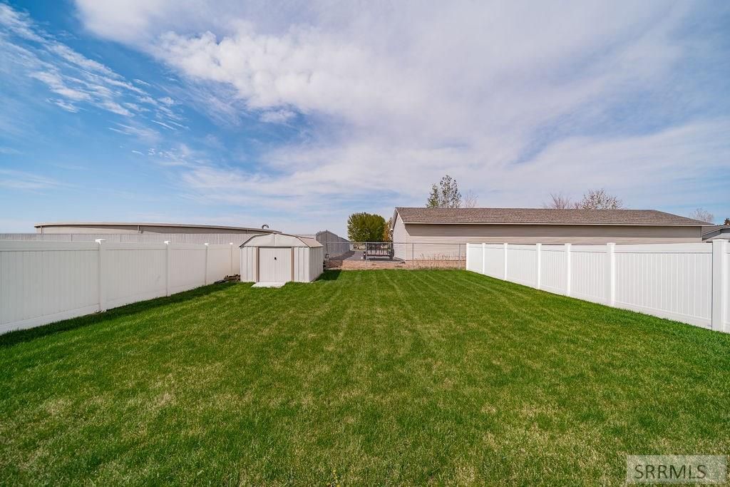 Image 28 of property listing at 2947 Glenn Cove Court, Ammon, ID 83406