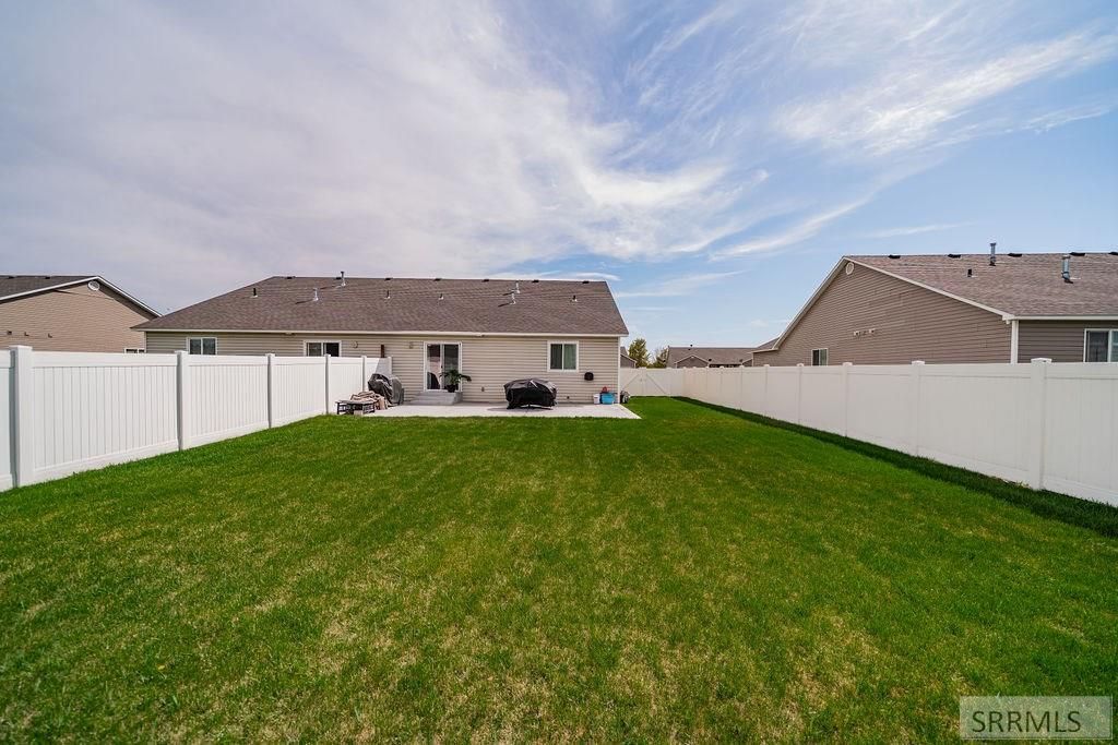 Image 29 of property listing at 2947 Glenn Cove Court, Ammon, ID 83406