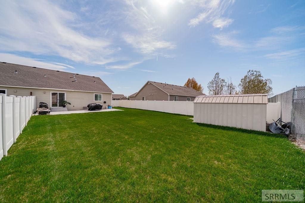 Image 30 of property listing at 2947 Glenn Cove Court, Ammon, ID 83406