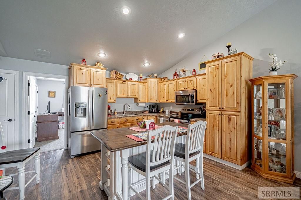 Image 7 of property listing at 2947 Glenn Cove Court, Ammon, ID 83406