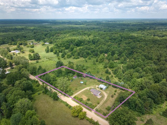 4180 15 Mile Road, Barryton, MI 49305