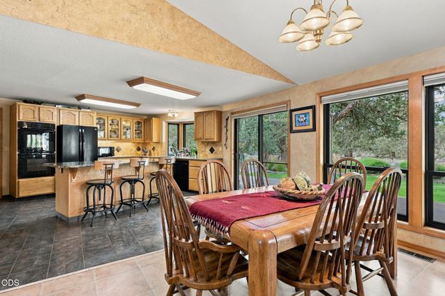 64417 McGrath Road, Bend, OR 97701