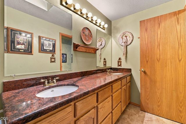 64417 McGrath Road, Bend, OR 97701