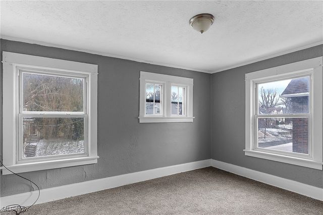 404 N Bentley Avenue, Niles, OH 44446