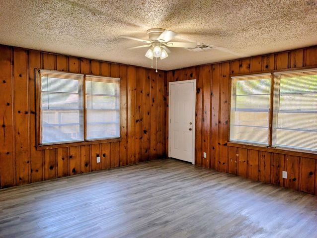 1614 HAWES AVENUE, Wichita Falls, TX 76301