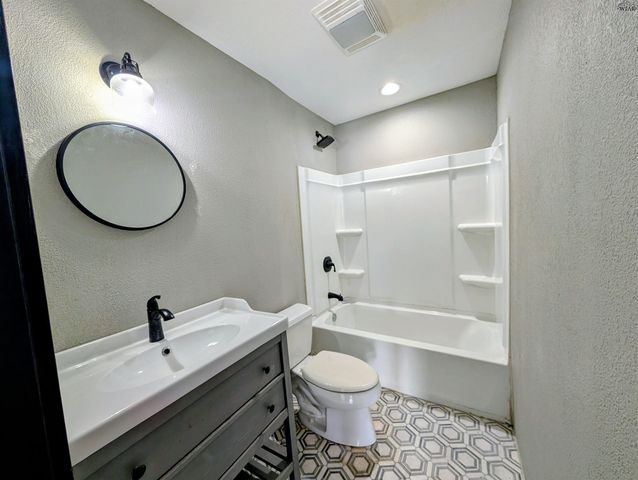 1614 HAWES AVENUE, Wichita Falls, TX 76301