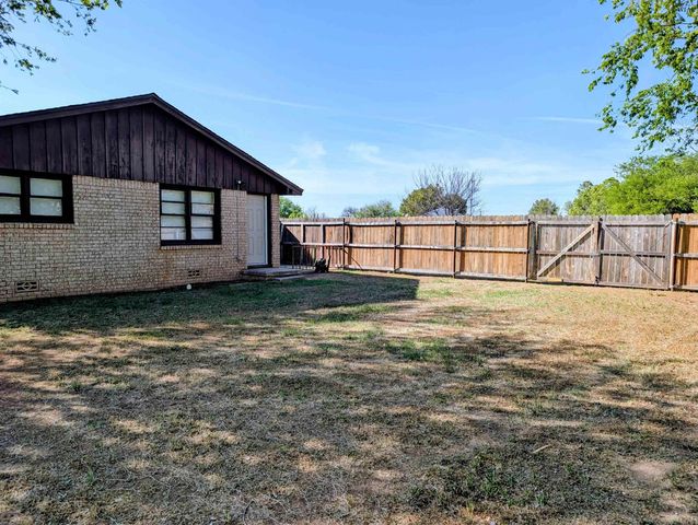 1614 HAWES AVENUE, Wichita Falls, TX 76301
