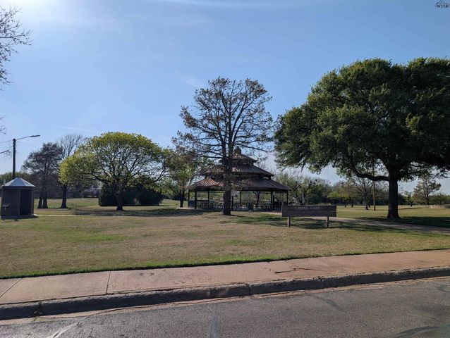 1614 HAWES AVENUE, Wichita Falls, TX 76301