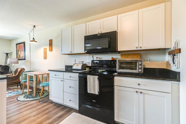 1118 Harbor Drive, Salina, KS 67401