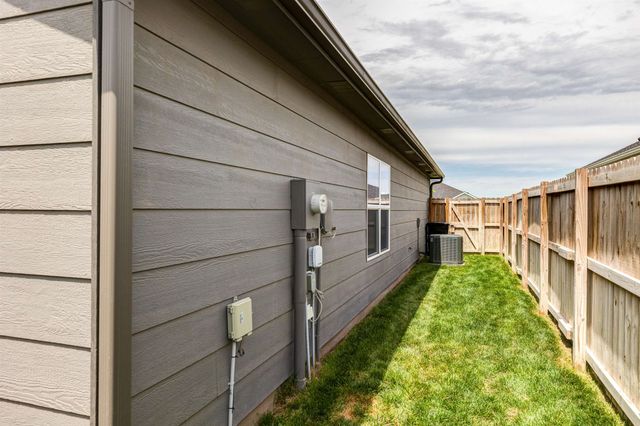 1118 Harbor Drive, Salina, KS 67401