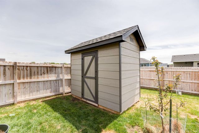 1118 Harbor Drive, Salina, KS 67401