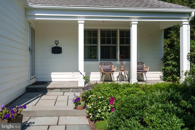 19 MAPLE LN, Pennington, NJ 08534