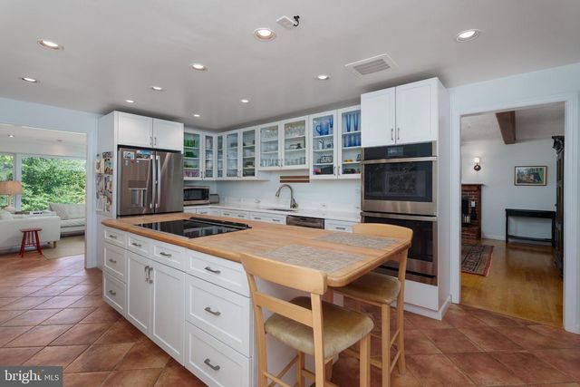 19 MAPLE LN, Pennington, NJ 08534