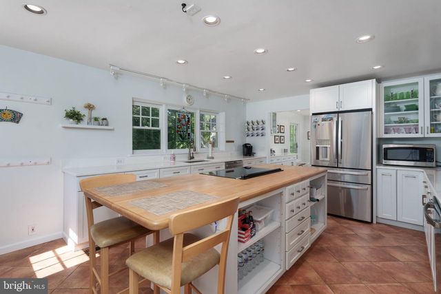 19 MAPLE LN, Pennington, NJ 08534
