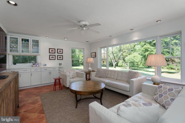 19 MAPLE LN, Pennington, NJ 08534