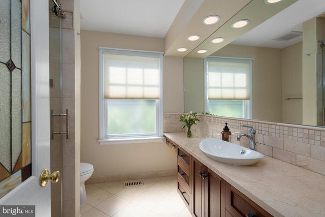 19 MAPLE LN, Pennington, NJ 08534
