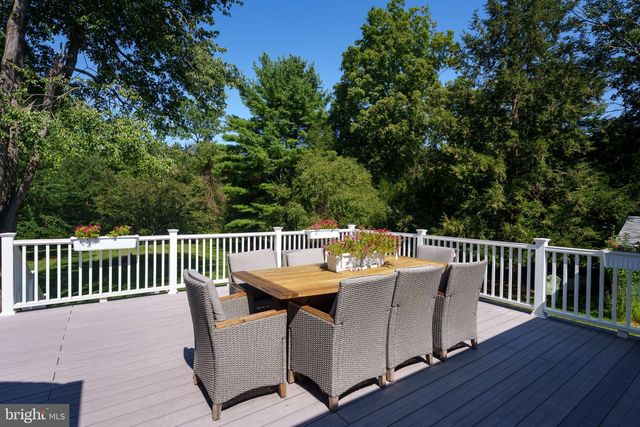 19 MAPLE LN, Pennington, NJ 08534