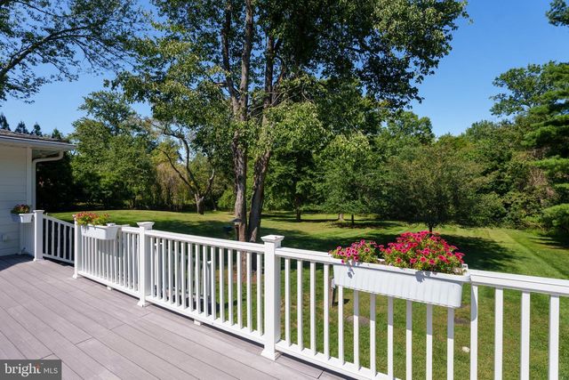 19 MAPLE LN, Pennington, NJ 08534