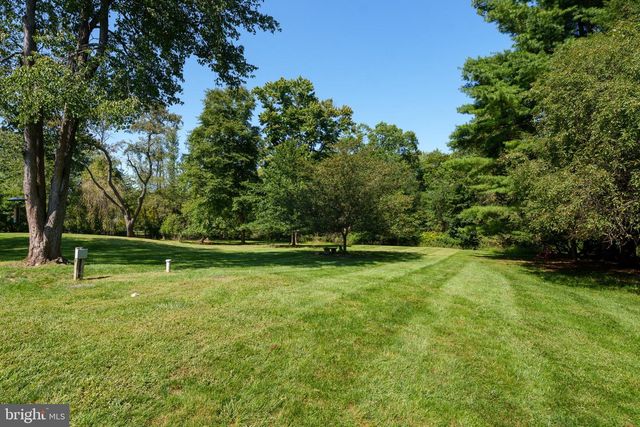 19 MAPLE LN, Pennington, NJ 08534