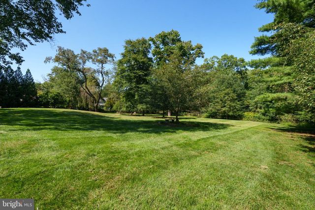 19 MAPLE LN, Pennington, NJ 08534