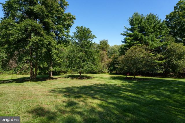 19 MAPLE LN, Pennington, NJ 08534