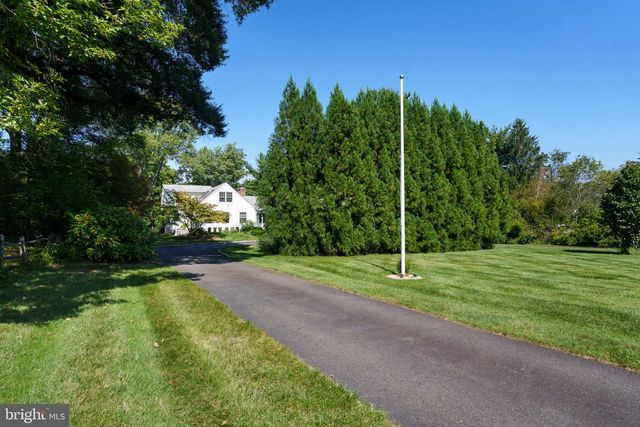 19 MAPLE LN, Pennington, NJ 08534